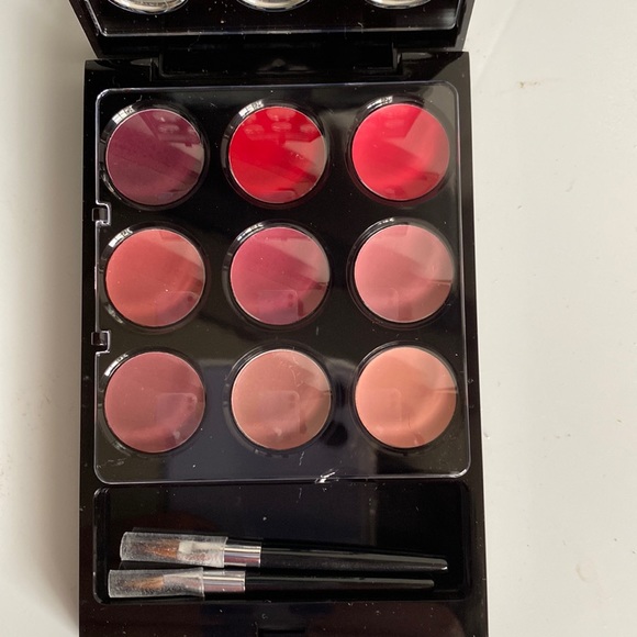 Skinn Compact Lipstick Palette by Dimitri James - Picture 2 of 6